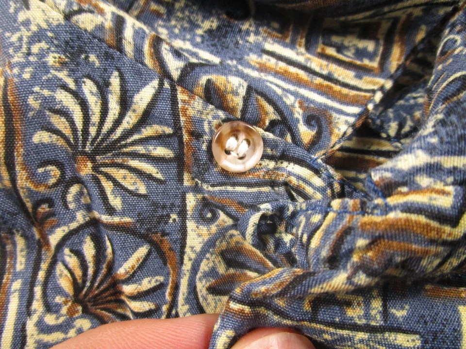 Vintage Guess Shirt Mens XL Blue Geometric Loop Collar Button Up 80s - Image 4 of 4