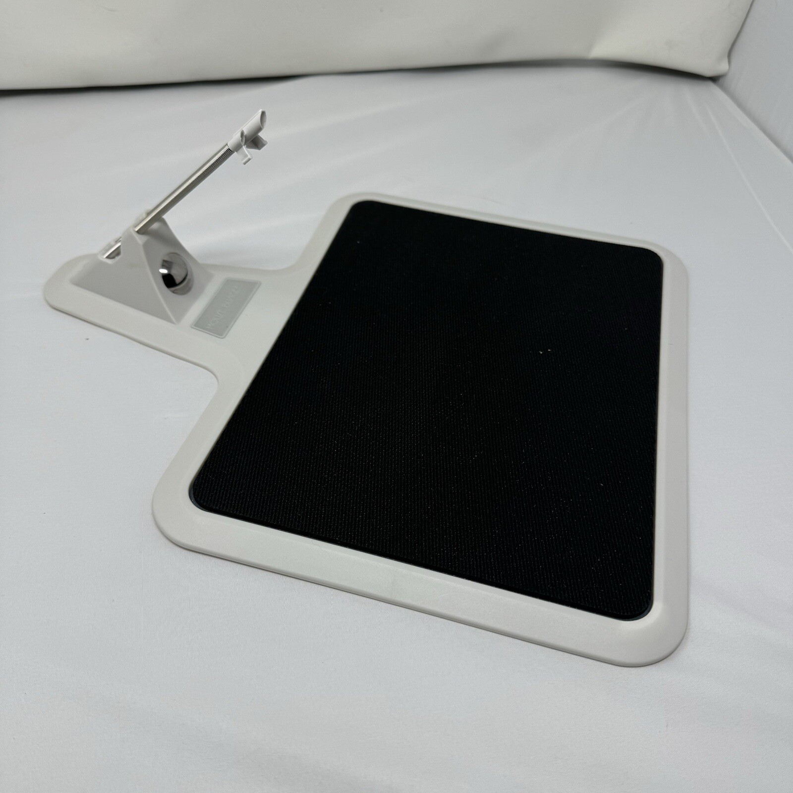 Pro Gaming Mouse Bungee Pad with Flexible Cable Management for Esports-image