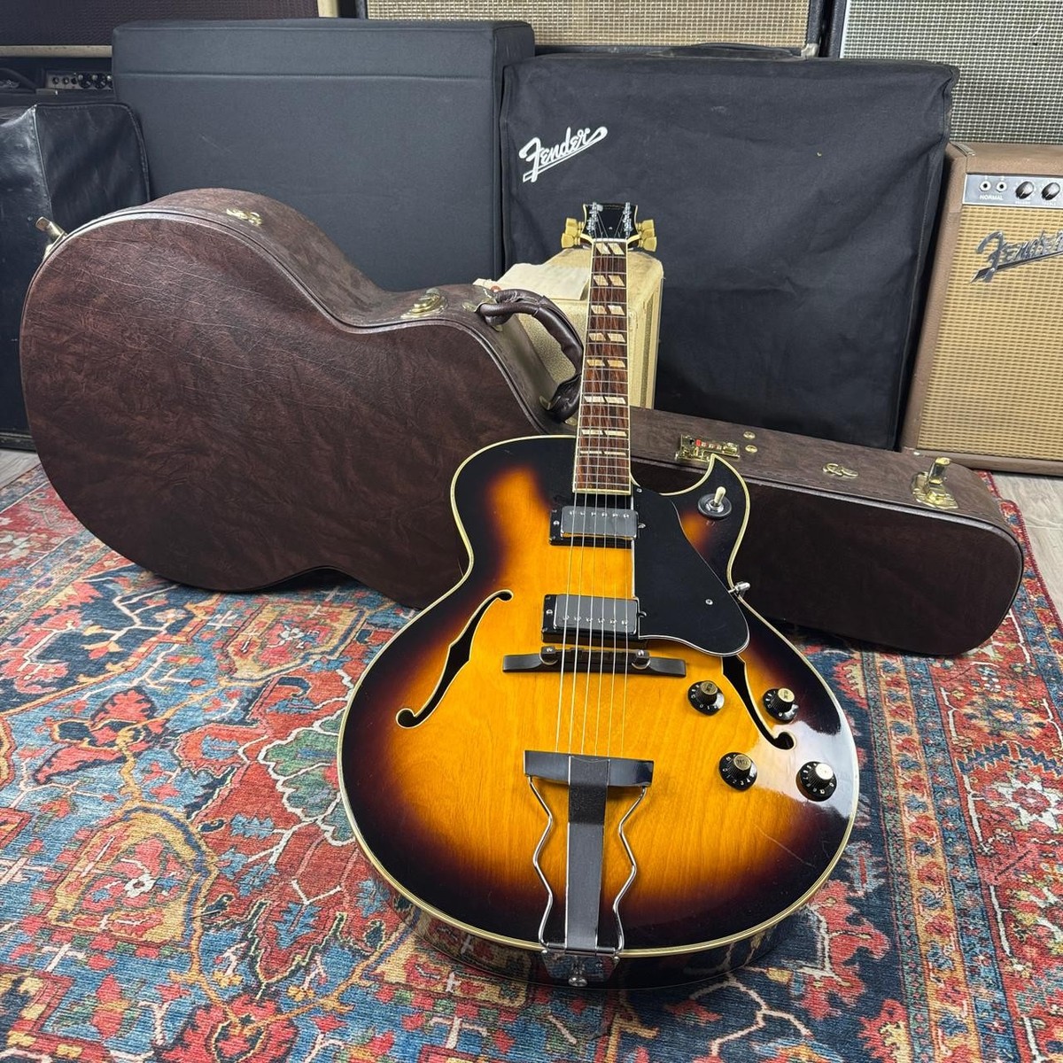 ギター Yodelmaster delay&echo Univox Pro ES-175 Copy - Sunburst w/ Case - Victor Litz