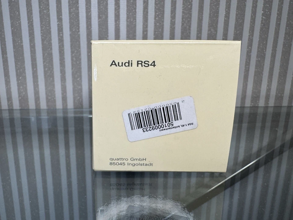Minichamps 1:43 Audi RS4 Brillantschwarz Audi Dealer - Immagine 2 di 4
