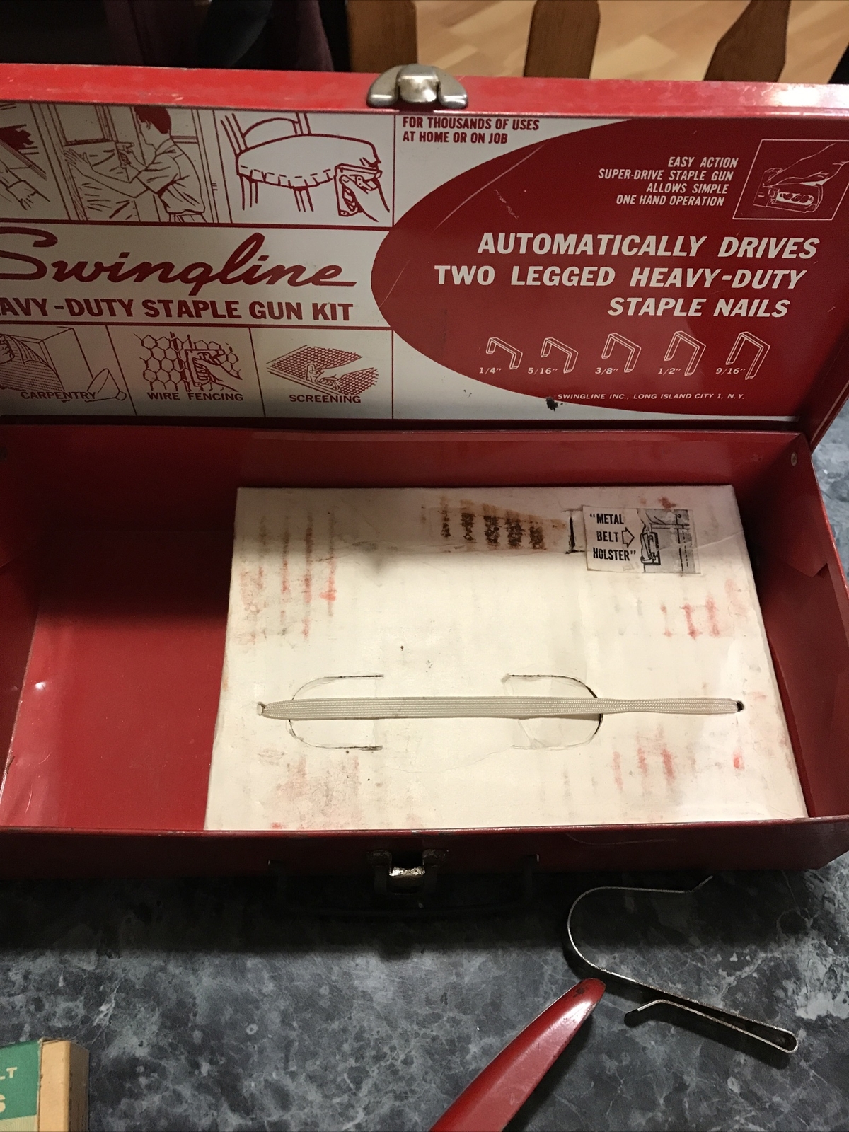 VINTAGE SWINGLINE HEAVY DUTY TACKER 800 w/ staples & original Metal