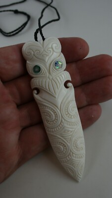 Knochen Carving aus Neuseeland  Hei Tiki Taiaha Maori