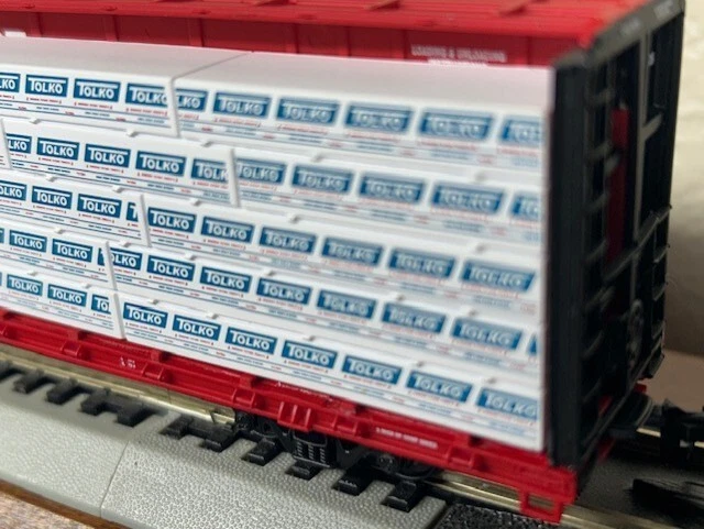 CASCADE WAREHOUSE 72ft CENTERBEAM LUMBER CAR w/ TOLKO WRAPPED LOAD HO SCALE NEW - Image 4 of 4