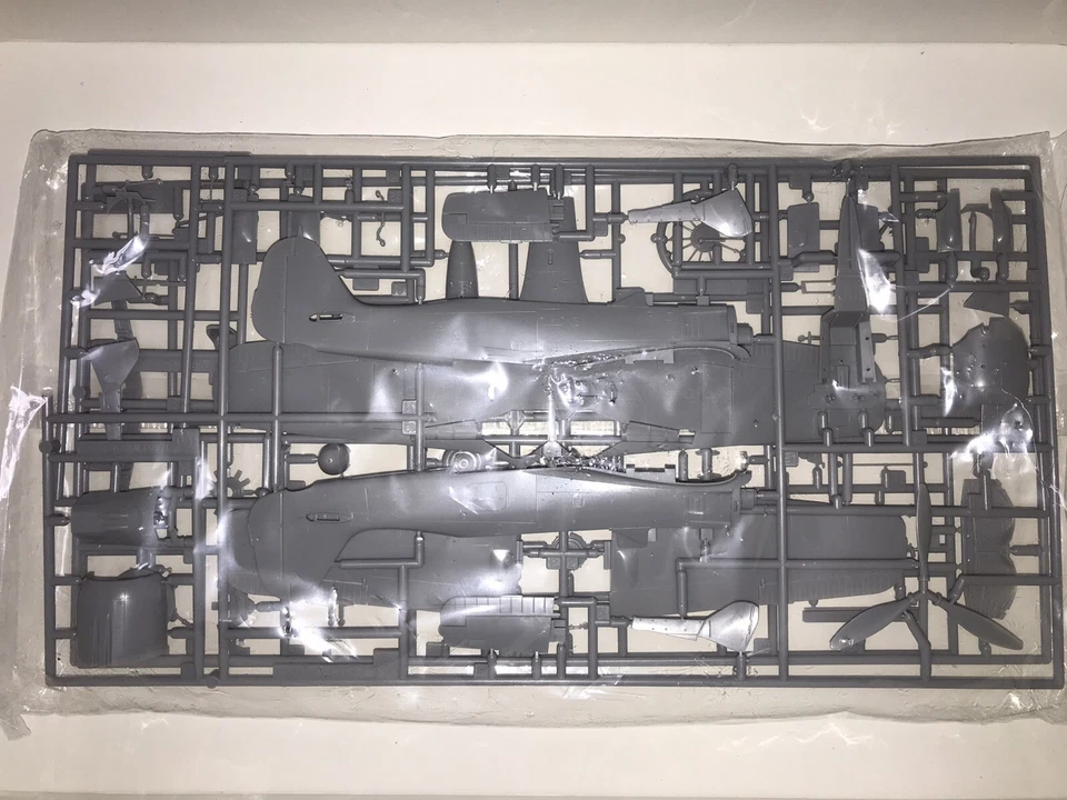 Modellino 1/48 Hasegawa 09755 Focke-Wulf Fw190A-5 con BMW 327 e Major Priller... - Immagine 2 di 4