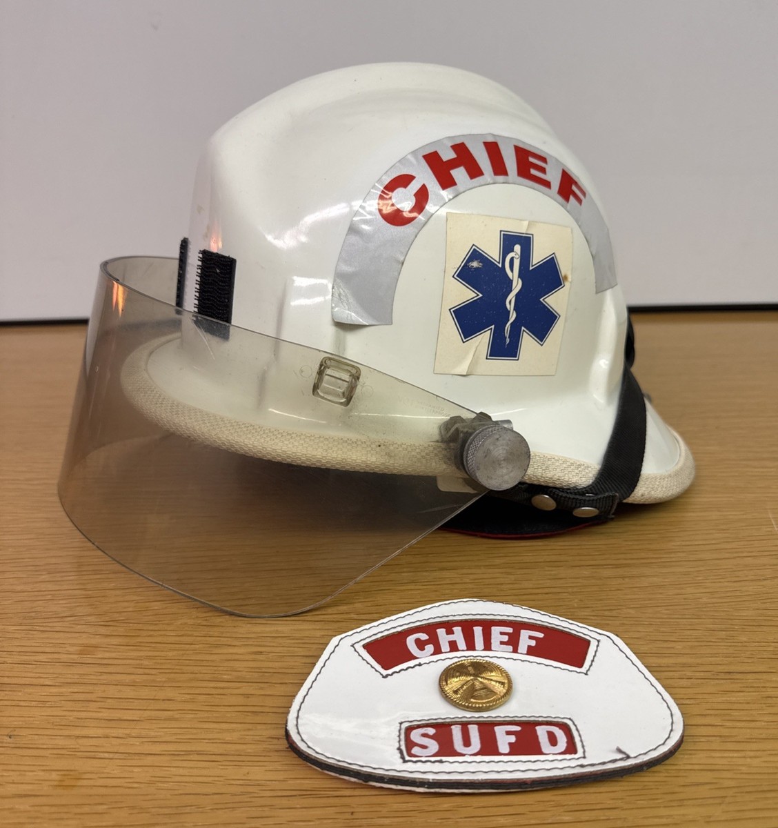Vintage CAIRNS & BROTHER FIRE HELMET CHIEF Model 770 VISOR BADGE