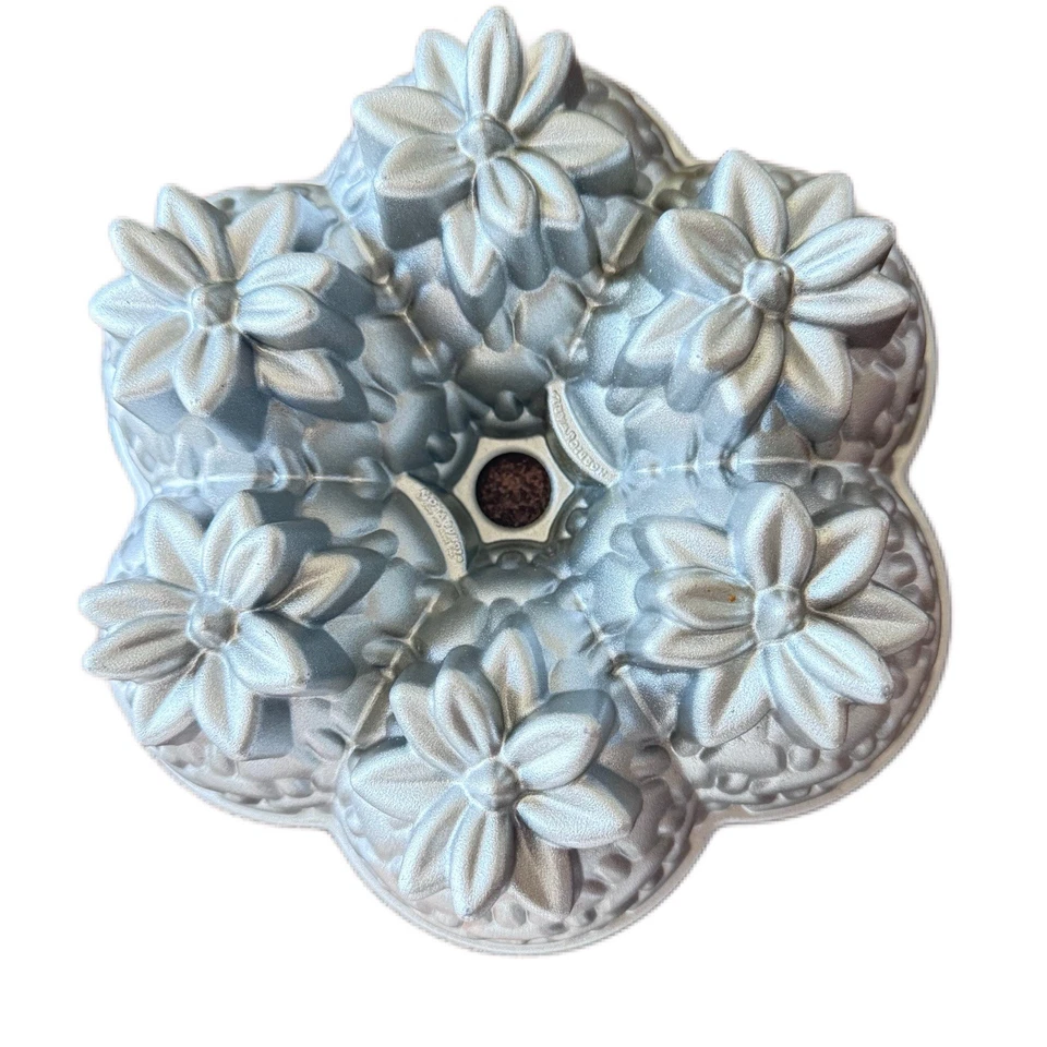 ALOHA NORDIC WARE Aloha Bundt Pineapple Cake Pan  Cast Aluminum 10 Cup - Image 2 of 4