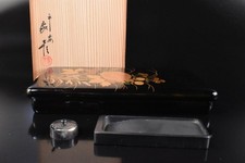 F2653 : Coffret japonais en bois laqué fleur or INKSTONE avec boite signée
