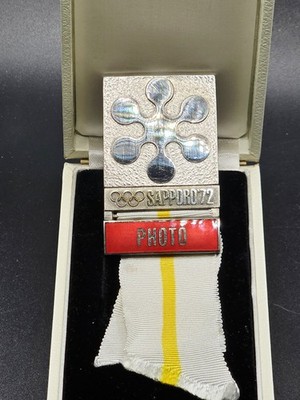 Original Foto Offiziellen Abzeichen  Olympische Spiele 1972 Sapporo IOC