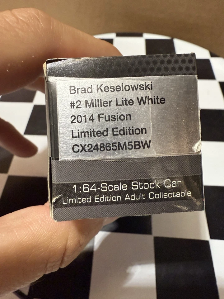 RARO* Brad Keselowski #2 Miller Lite Branco 2014 ACTION 1/64 Nascar Diecast - Imagem 3 de 4