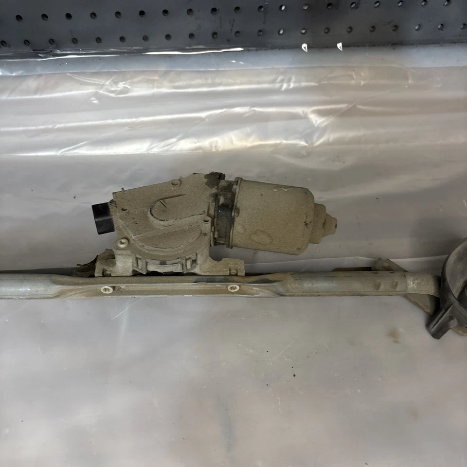 2006-2013 Lexus Is250 Front Windshield Wiper Motor & Linkage 85150-53080 - Image 4 of 4