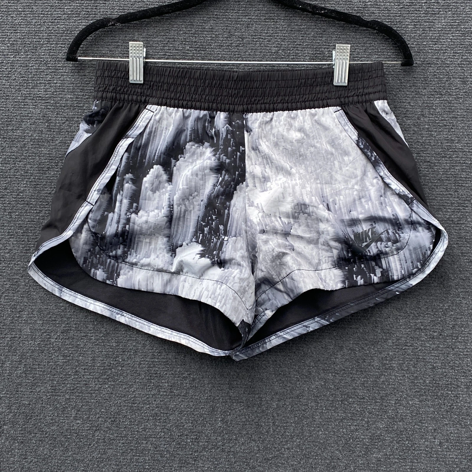 Nike Womens Small Trail Running Shorts Grey Pattern Lined Activewear Pockets
Opens in a new window o