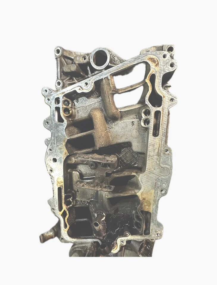 Lower Intake Manifold From 1996-2000 Chevrolet K2500  5.7 17090632 4WD Pickups - Image 3 of 4