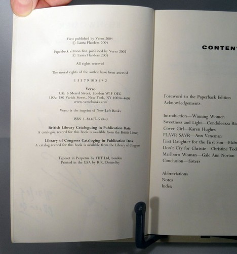 BUSHWOMEN: HOW THEY WON... by LAURA FLANDERS SIGNED & INSCRIBED 1ST PB EDITION! - Imagen 4 de 4