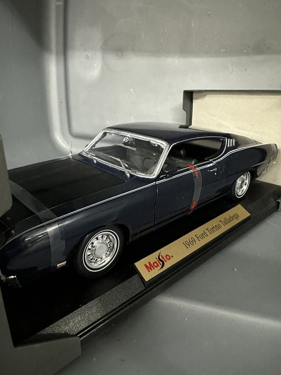 Maisto 1969 Ford Torino Talladega 1:18 Diecast Car Dark Blue
