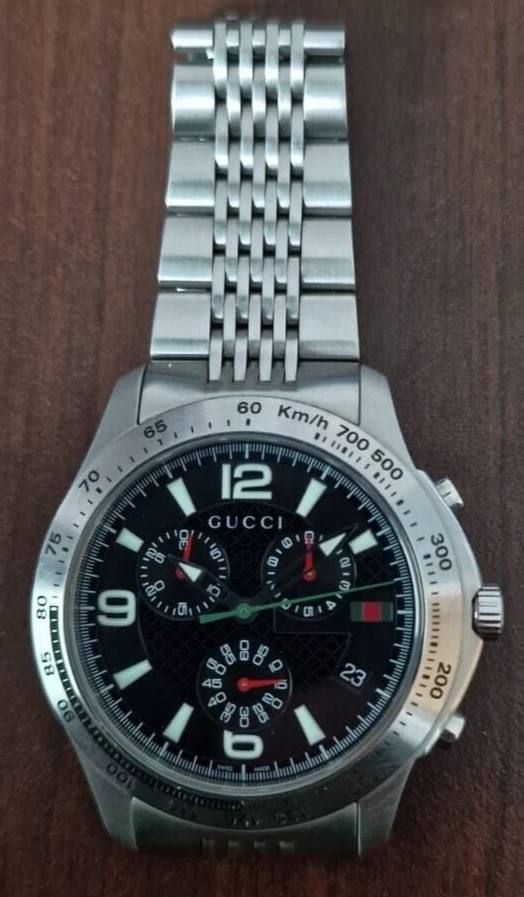 MONTRE BRACELET POUR HOMME GUCCI 126.2 CHRONOGRAPHE INTEMPOREL ANALOGIQUE ET ACIER INOXYDABLE