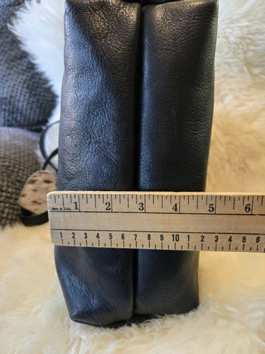 Bolso de Mano Portland de Cuero Grande Guijarro Negro con Correa para el Hombro Etiqueta Colgante de Cuero de Vaca - Imagen 15 de 23