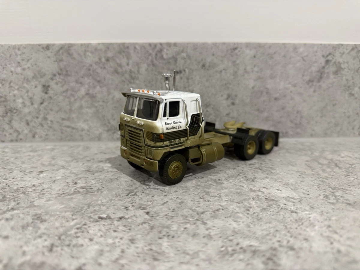 1960 US Army International Truck 6x6 Baché Military - 1/50 Corgi Major