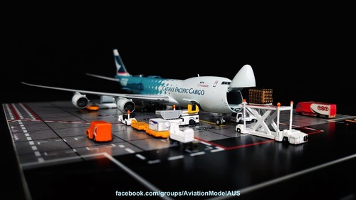 JC Wings 1:400 Cathay Pacific Cargo CX B747-8F B-LJA (Hong Kong Trader) - Picture 9 of 16
