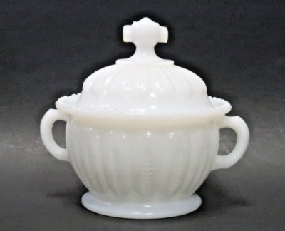 VINTAGE MILK GLASS SUGAR CANDY BOWL W/LID 4-1/2''