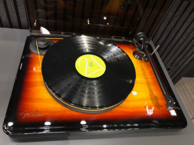 MoFi - Mobile Fidelity Electronics Fender x PrecisionDeck Limited Edition