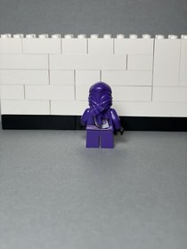 LEGO njo263 Lil&rsquo; Nelson - Dark Purple Robe. From set 70589 Rock Roader