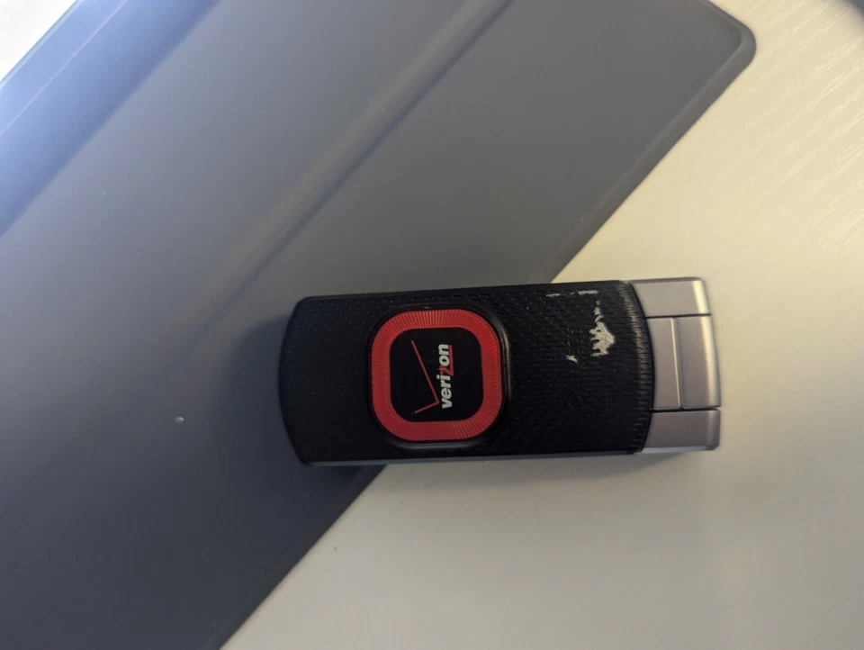 Pantech UML290VW-G Black Verizon Wireless Portable 4G LTE USB Wi-Fi Modem - Image 2 of 2