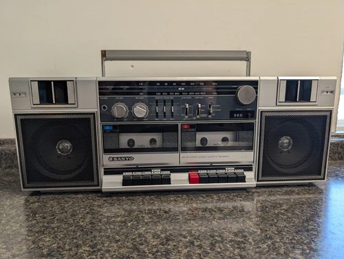 RARE Vintage Retro Sanyo M W220 Boombox  Dual Cassette TESTED CLEAN Japan 1980s