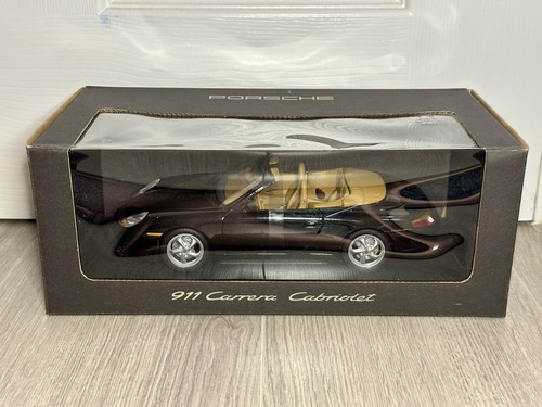 1:18 Scale UT Models Porsche 911 996 Carrera Cabriolet Dealer Model Boxed - Picture 1 of 8