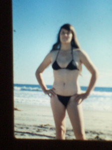 4 1980'S VINTAGE 35MM SLIDES WOMAN IN BIKINI PLAYING ON BEACH NEXT TO OCEAN