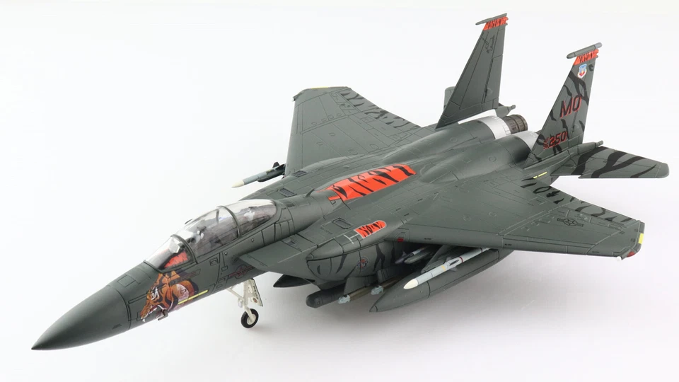 Hobby Master 1:72 US Air Force (USAF) F-15E Eagle “Tiger Meet Americas” 90-0250 - image 3 of 4