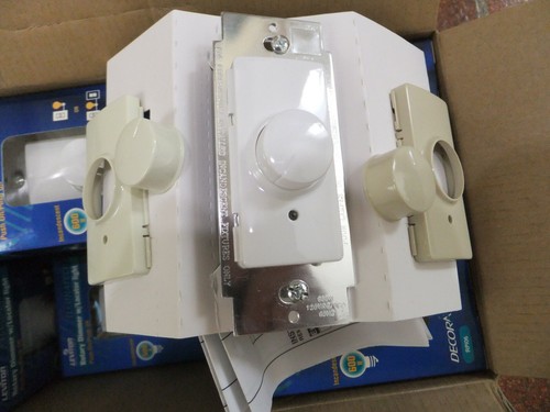 Leviton RPI06-1LX IllumaTech 600W 3-fach beleuchteter Drehdimmer Box mit 10 Stück EA - Bild 2 von 6