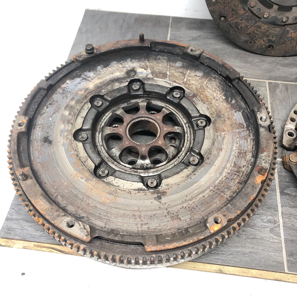 KIT EMBRAGUE Y VOLANTE VOLKSWAGEN GOLF MK6 2.0 TFSI CCZB 06J141025A 2009 - 2014 Foto 2 de 4