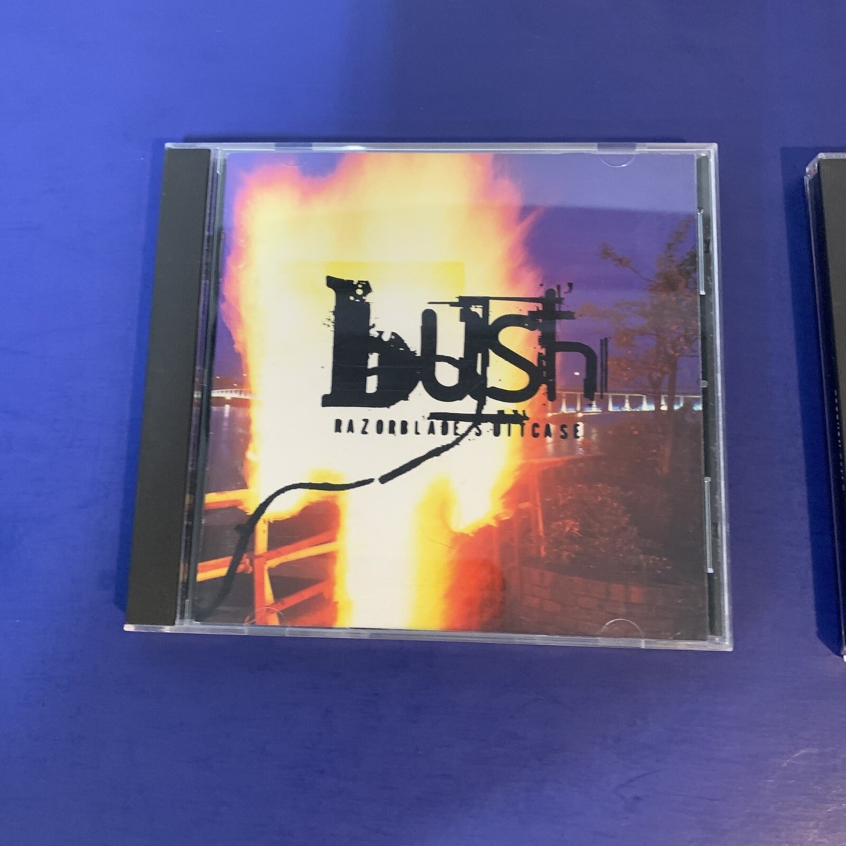 フェード 90s BUSH RAZORBLADE SUITCASE TOUR L Bush - Razorblade Suitcase - Amazon.com Music