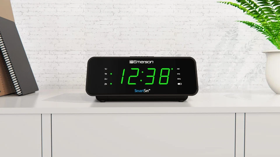 Smartset Dual Alarm Clock Radio with AM/FM Radio - Image 2 of 4