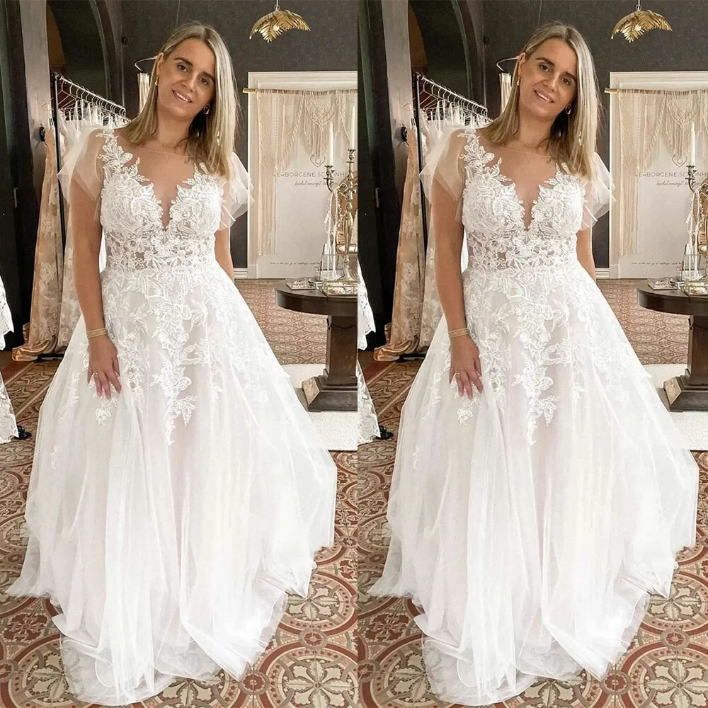 2023 White Lace Sexy Short Wedding Dresses With Sheer Neckline And Long  Sleeves Plus Size Bridal Gown From Verycute, $48.7 | DHgate.Com