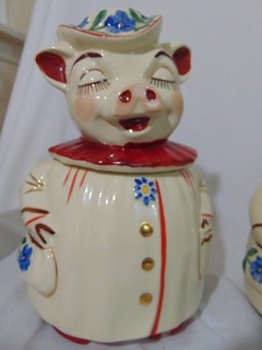 Shawnee Winnie Pig Cookie Jar Red Collar