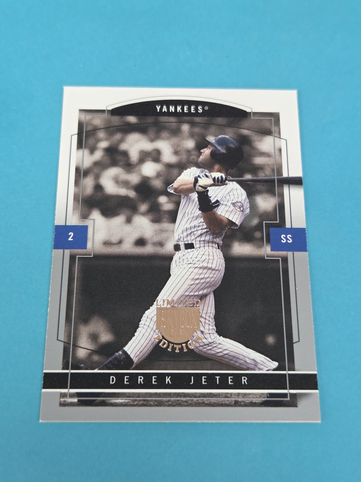 2004 SkyBox LE #2 Derek Jeter New York Yankees BASEBALL Card T6