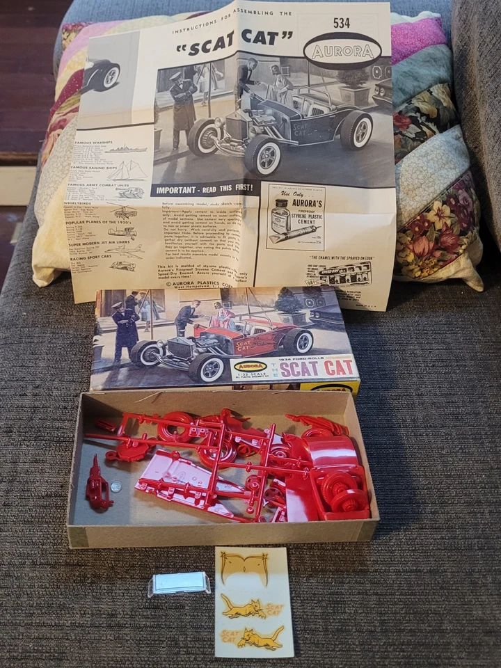 Vintage 1963 Aurora 1/32 The Scat Cat 1934 Ford-Rolls Hot Rod kit - Image 2 of 4