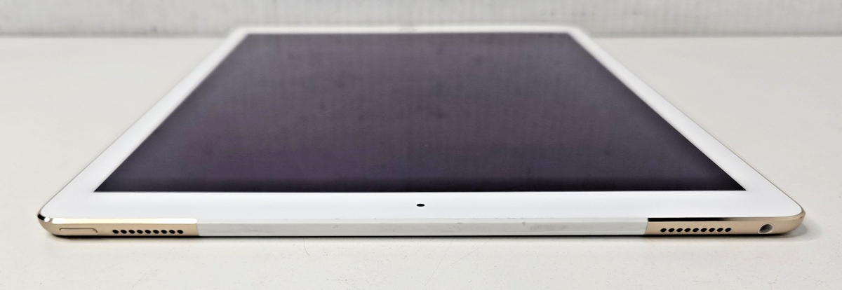 Apple iPad Pro 12.9-inch A1652 128GB 4GB RAM Apple A9X WIFI +