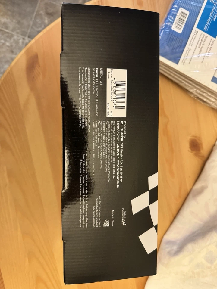 MINICHAMPS 1/18 2014 Jenson Button Australian GP - Image 3 of 4