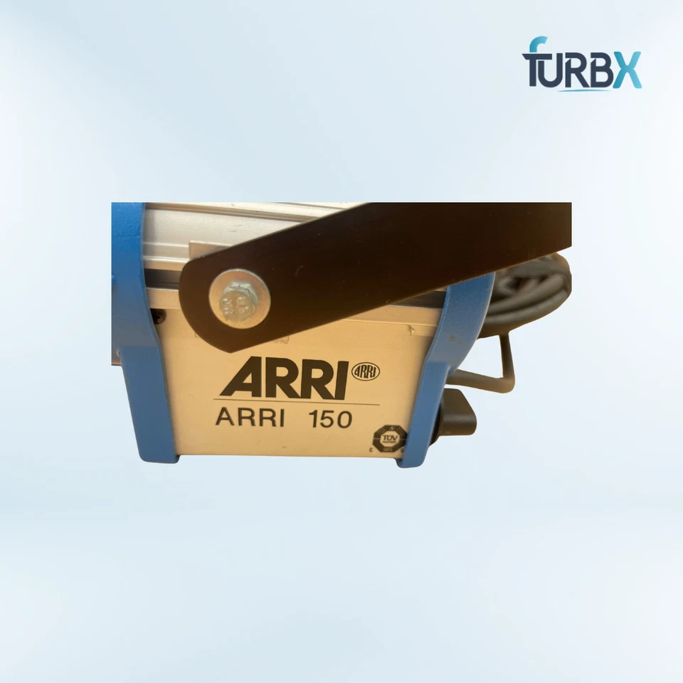 ARRI 150W Tungsten Fresnel Light With barn doors - Image 4 of 4