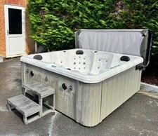 Hawkins bay 5 seater hot tub with bluetooth led lights 2 fountains rrp £8500