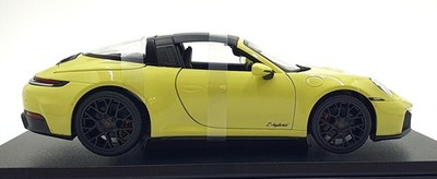 Minichamps 1/18 ポルシェ 911 targa GTS 992.1 1/18 Minichamps 2021