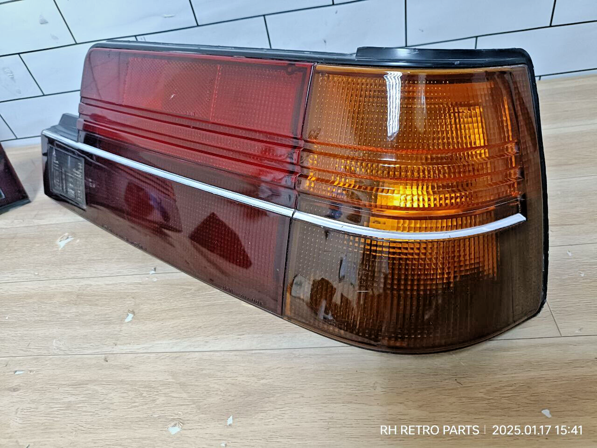 トヨタ AE86 バックライト 1983-1987 Toyota Corolla Levin AE86 Coupe Taillight Taillamp