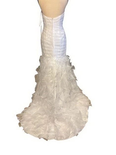 Vestido David's Novia Blanco Organza Ajuste y Acampanado Volantes Verticales Talla 6 $699 Foto 2 de 4