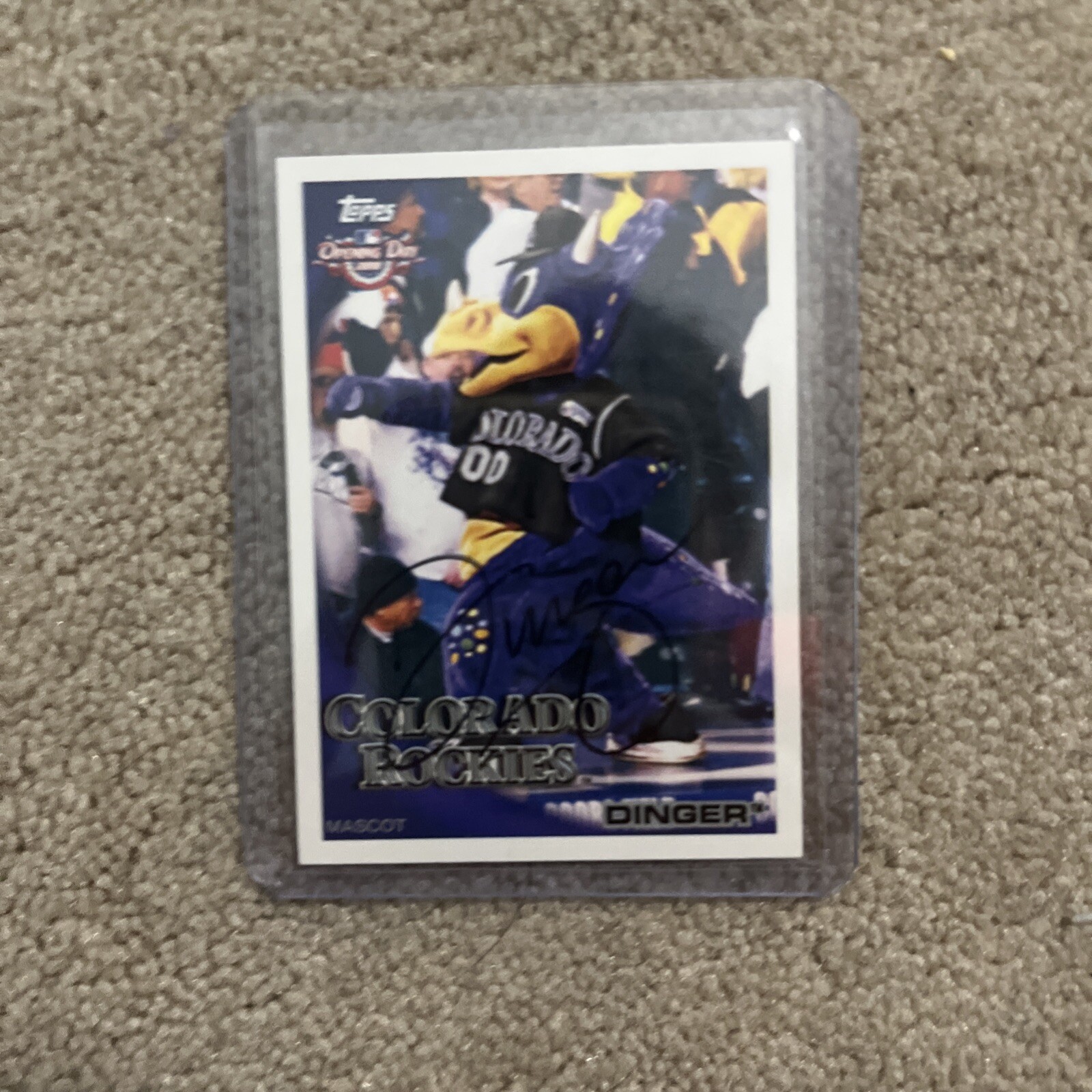Topps 2018 opening day, Colorado Rockies Dinger mascot autograph ￼