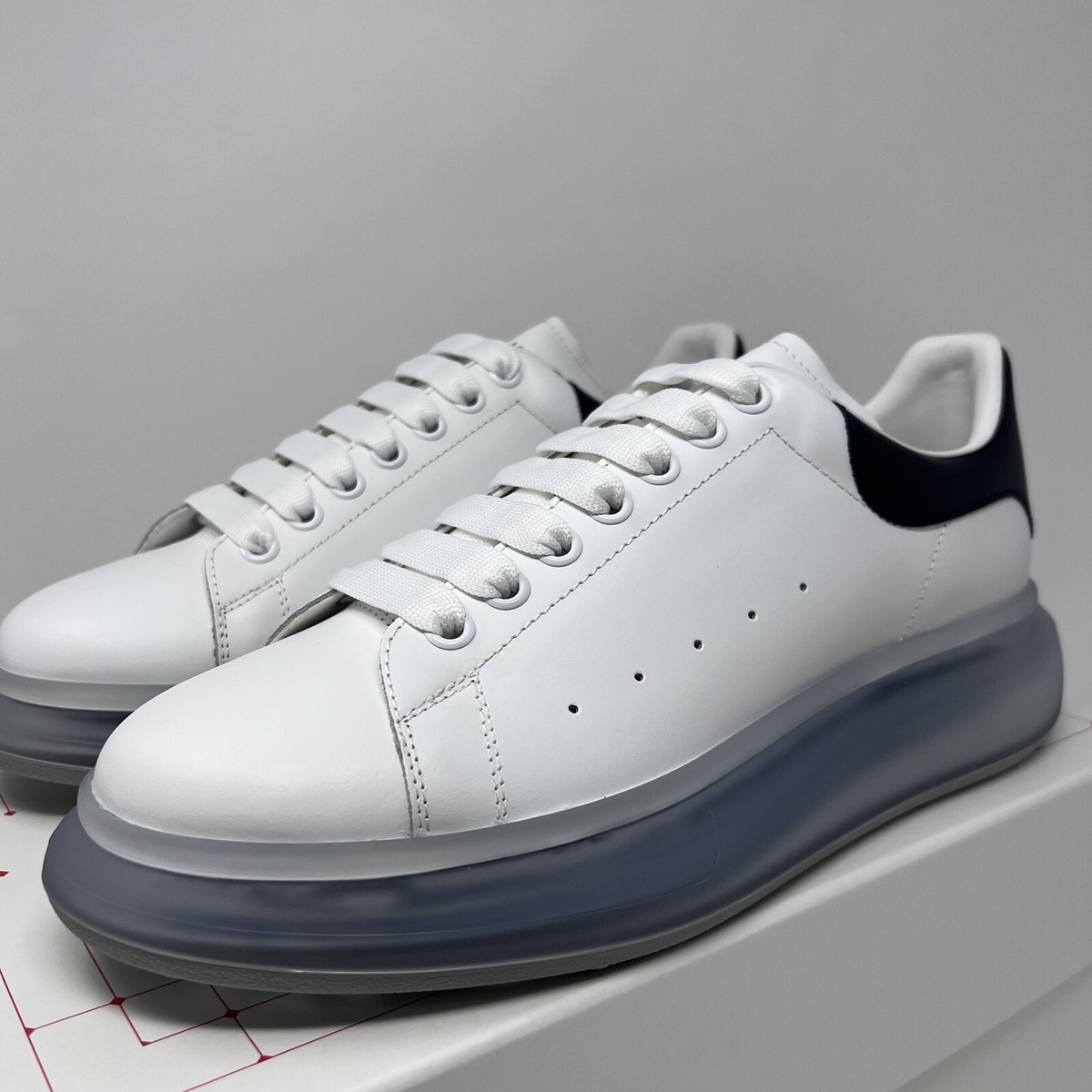 スニーカー alexander mcqueen Alexander McQueen Sneakers White Alexander McQueen Men's Leather Sneakers Size 10 US / 43 EU