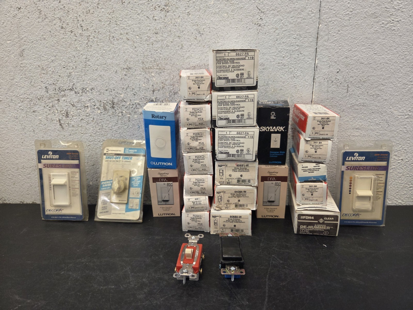Miscellaneous Electrical Lot (27 Pcs) Leviton Pass & Seymour Switches