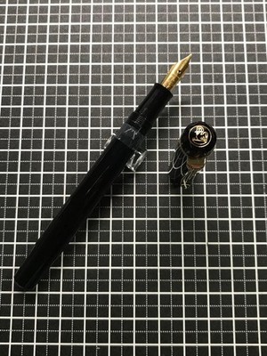 Pelikan Traditional M150 BLACK fountain pen character width F