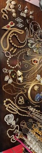 Lot Of Costume Jewelry. Some Vintage. Sparkly, Shiny, Pretty!